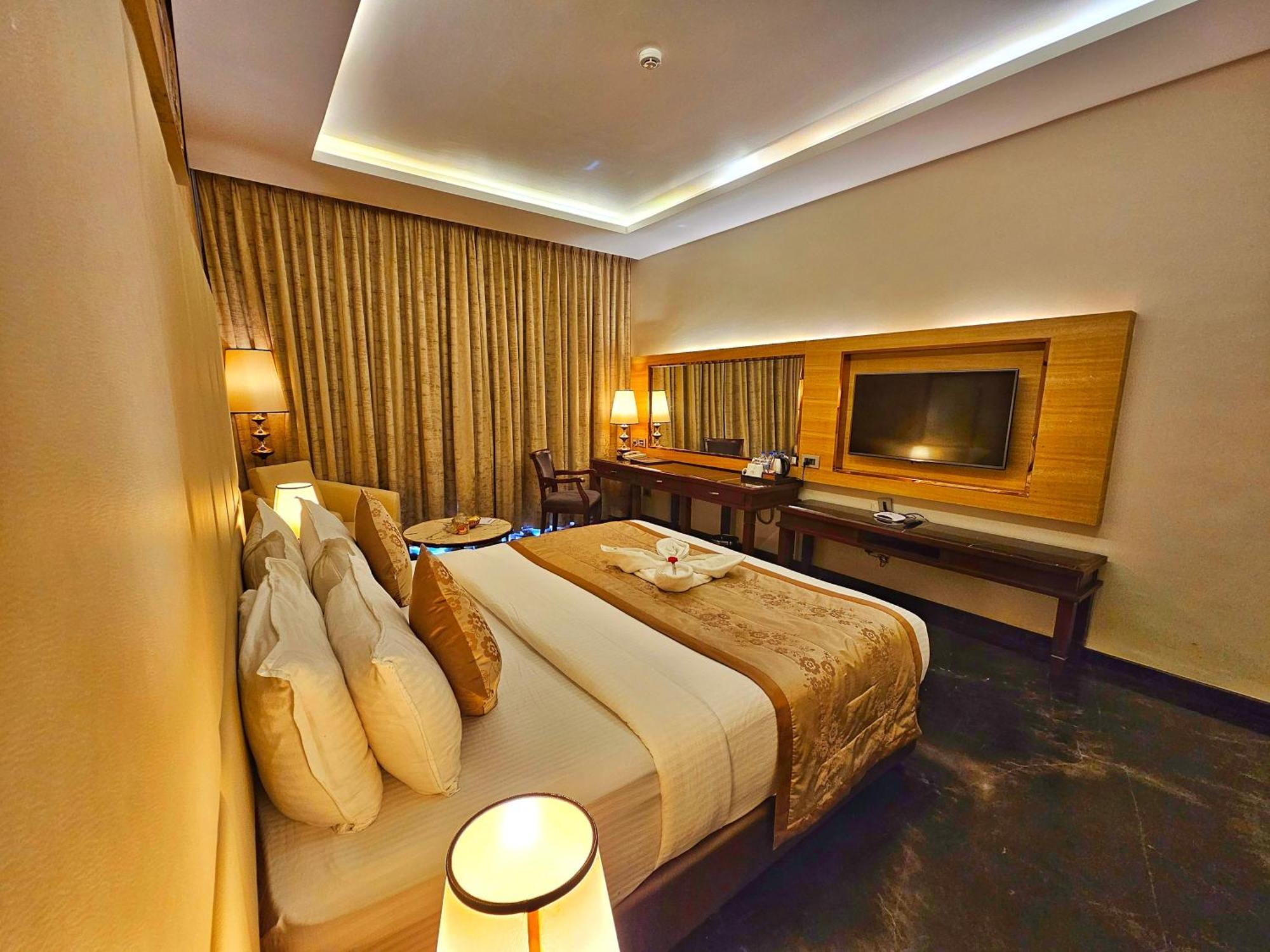 เมอริเดียน เบย์ รีสอร์ต แอนด์ สปา คันดาเปอร์ Hotel กุนดาปูร์ ภายนอก รูปภาพ
