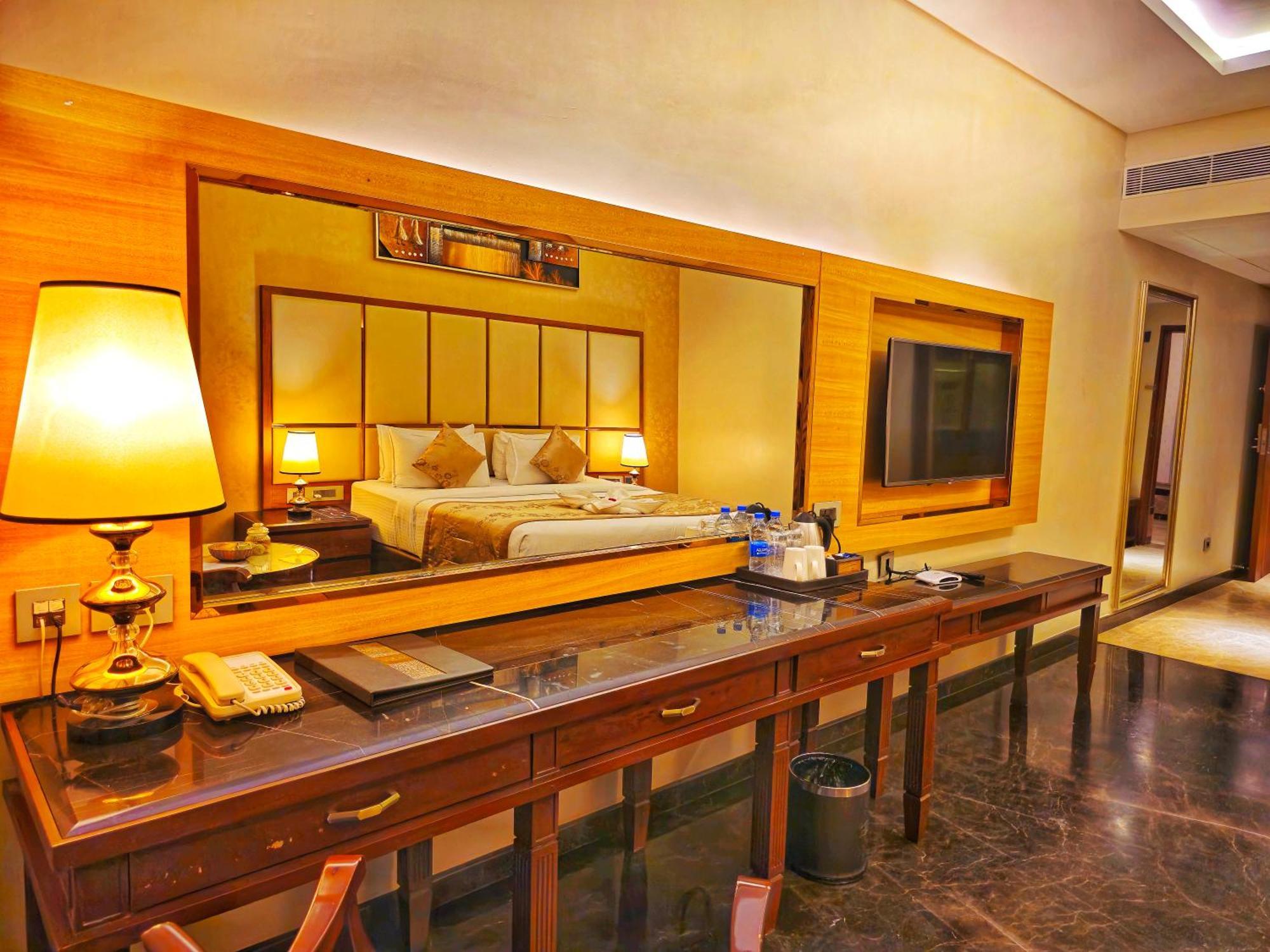 เมอริเดียน เบย์ รีสอร์ต แอนด์ สปา คันดาเปอร์ Hotel กุนดาปูร์ ภายนอก รูปภาพ