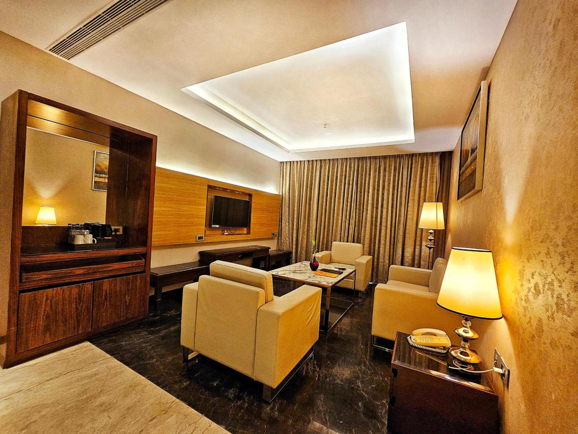 เมอริเดียน เบย์ รีสอร์ต แอนด์ สปา คันดาเปอร์ Hotel กุนดาปูร์ ภายนอก รูปภาพ