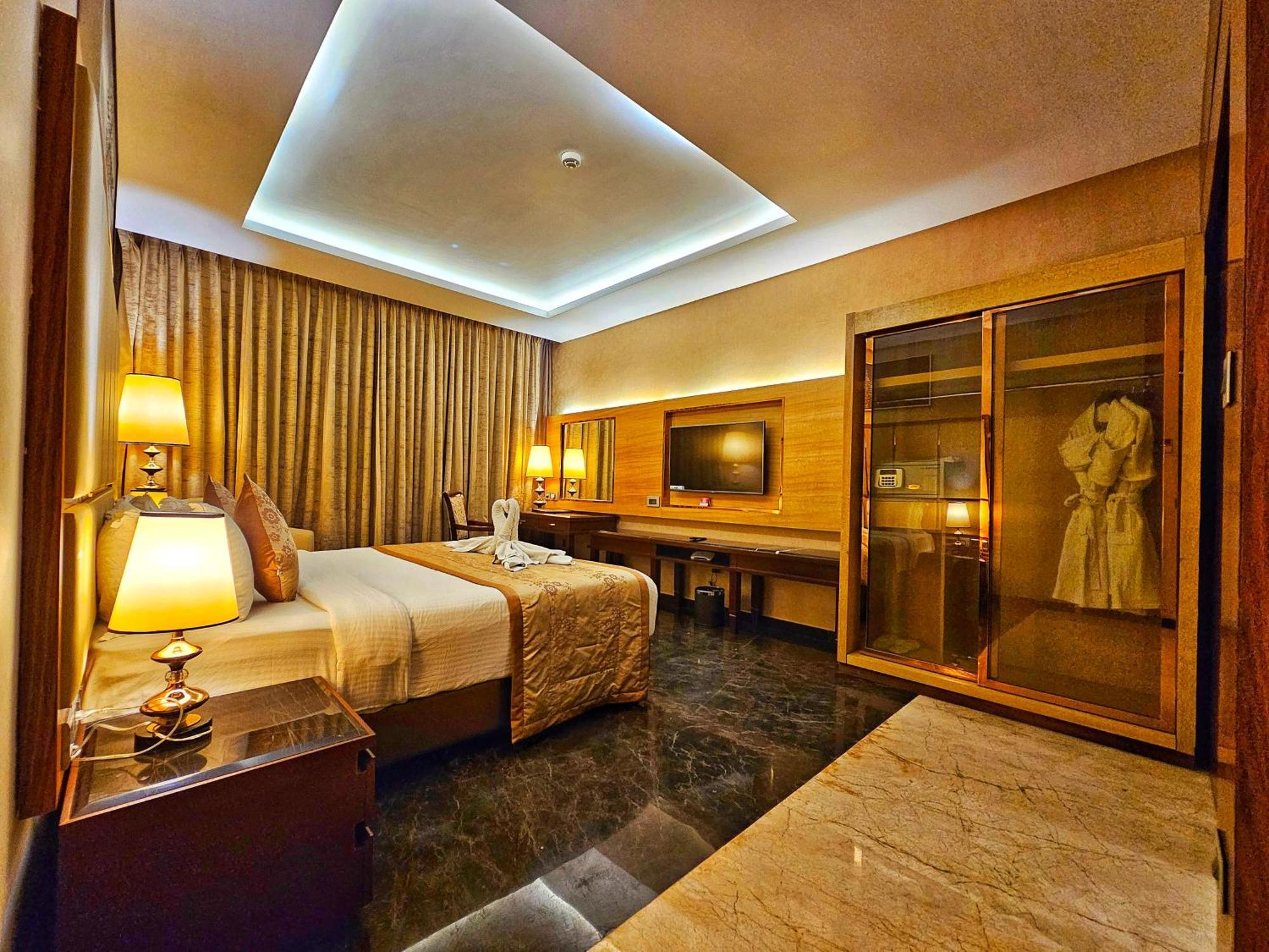 เมอริเดียน เบย์ รีสอร์ต แอนด์ สปา คันดาเปอร์ Hotel กุนดาปูร์ ภายนอก รูปภาพ