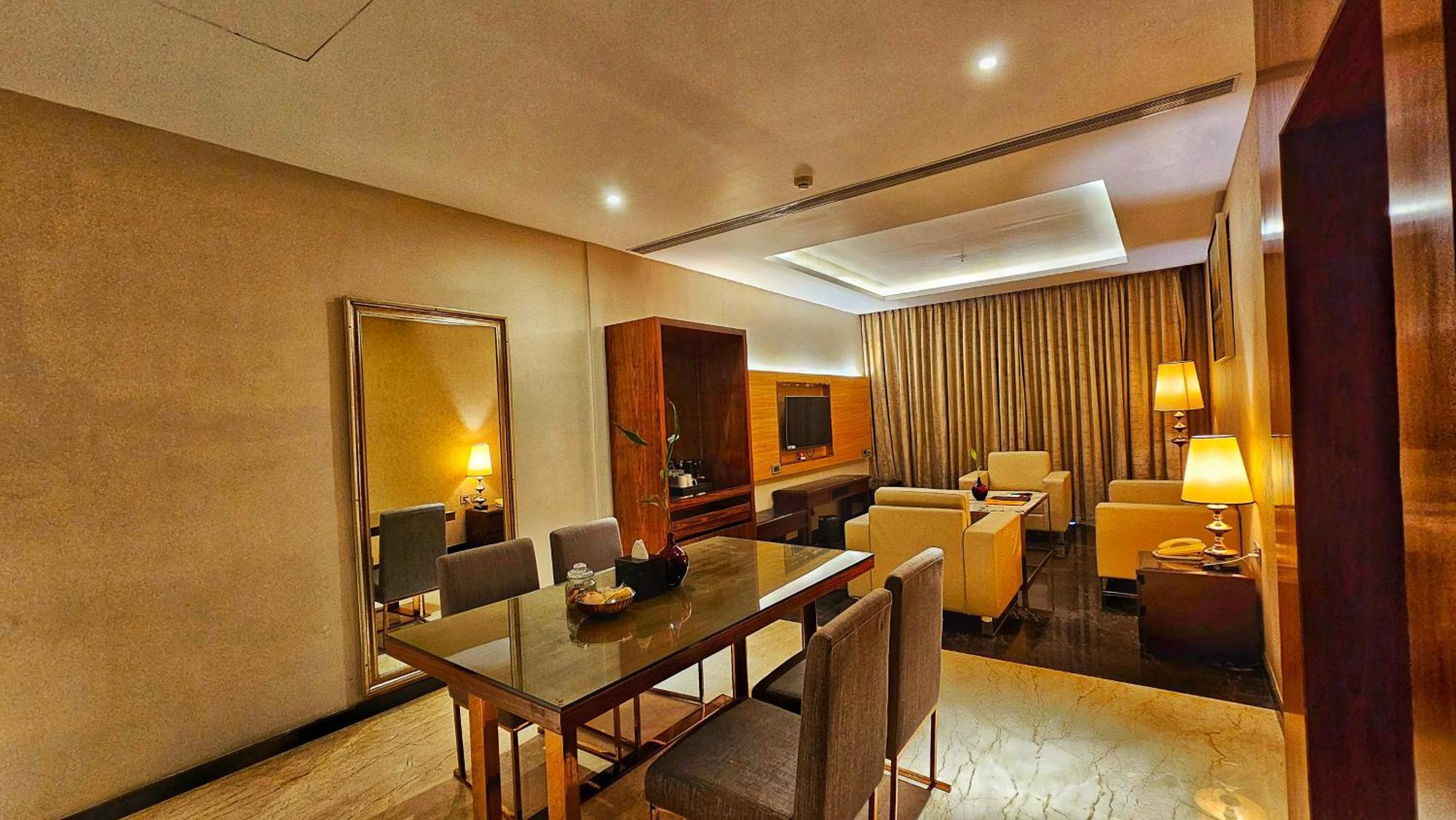 เมอริเดียน เบย์ รีสอร์ต แอนด์ สปา คันดาเปอร์ Hotel กุนดาปูร์ ภายนอก รูปภาพ