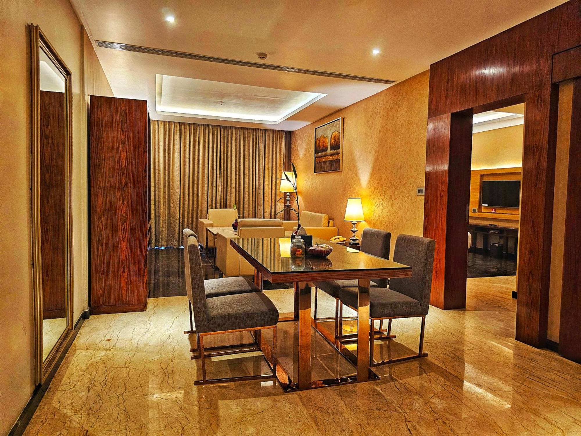 เมอริเดียน เบย์ รีสอร์ต แอนด์ สปา คันดาเปอร์ Hotel กุนดาปูร์ ภายนอก รูปภาพ