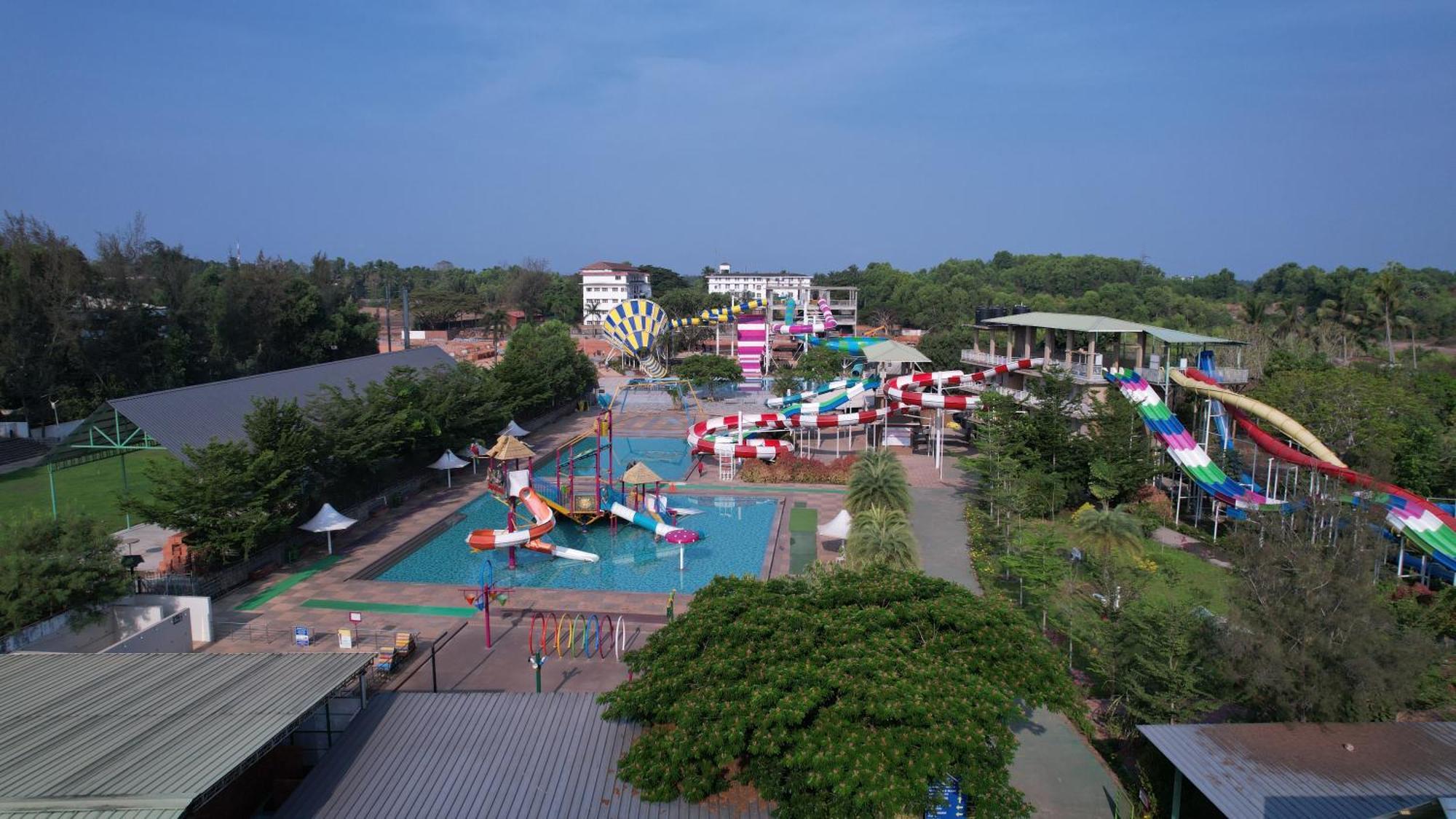 เมอริเดียน เบย์ รีสอร์ต แอนด์ สปา คันดาเปอร์ Hotel กุนดาปูร์ ภายนอก รูปภาพ